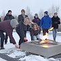 Кировская область. В День неизвестного солдата кирово-чепецкие комсомольцы возложили цветы к Вечному огню