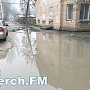 В одном из переулков Аршинцево невозможно пройти из-за огромных луж