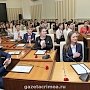 В Совете Министров одарённым ребятам вручили сертификаты на правительственную стипендию