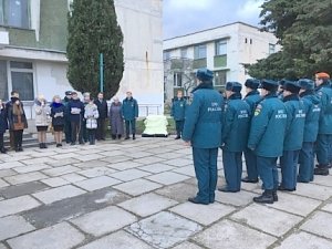 В профессиональный праздник спасателей в среднеобразовательной школе № 11 открыли памятную доску, посвященную пиротехнику Виталию Седину