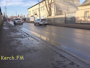 Техника по уборке дорог Керчи не справляется