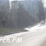 Керчане жалуются на тротуар в грязи