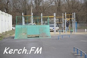 В Керчи некоторые фигуры в экстрим-парке пришли в негодность