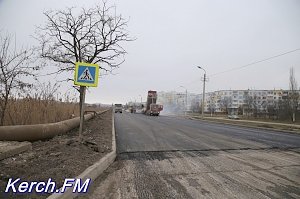 В Керчи продолжают асфальтировать ул. Буденного