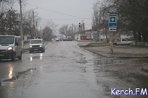 В Керчи на Шлагбаумской произошёл прорыв водовода