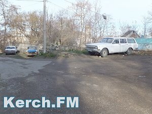 В Керчи в районе Митридата вновь образовался нарушающий закон автопарк