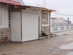 Преображение Артбухты начали со сноса сувенирных киосков