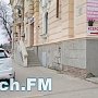 В Керчи автохам припарковался на тротуаре поблизости от музшколы