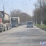 В Керчи около ж/д вокзала утром было затруднено движение транспорта