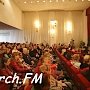 В Керчи в школе №5 детей заставляют заниматься физкультурой в носках