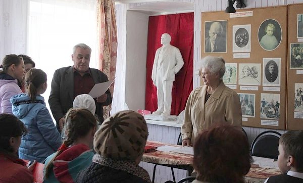 Тульская область. В Ефремове наградили победителей конкурса сочинений о Ленине