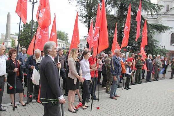 Республика Крым. В столице Крыма прошёл митинг в честь 73-й годовщины Великой Победы Советского народа над фашистскими захватчиками