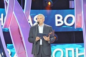 Аксёнов пожелал участникам «Детской новой волны 2018» вдохновения, успехов и творческого настроения