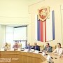 Владимир Константинов вручил медицинским работникам премии Государственного Совета Республики Крым