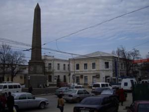 В пятницу на час поблизости от Долгоруковского обелиска перекроют движение для автотранспорта