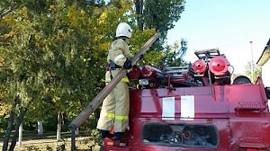 В школе под Судаком огнеборцы боролись с условным возгоранием