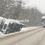 На керченской трассе перевернулся грузовик