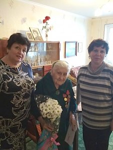 В Керчи отметили 95-летний юбилей ветерана ВОВ