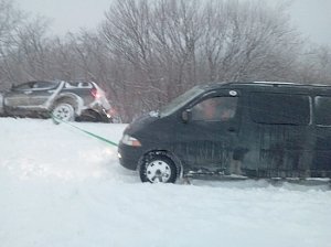 Вопреки рекомендациям спасателей автомобилисты продолжают испытывать судьбу на сложных горных маршрутах