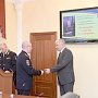 Владимир Колокольцев вручил руководителям территориальных органов МВД России и ведомственных образовательных организаций удостоверения об окончании высших академических курсов