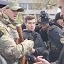 В Донбассе неонацисты прорвали блокпост полиции и мчатся на линию размежевания