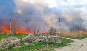 На северо-востоке Феодосии большой пожар