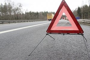 В Черноморском районе легковушка врезалась в дерево