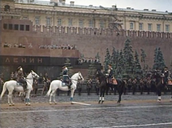 В Общероссийском Штабе по координации протестных действий заявили, что драпировка Мавзолея оскорбляет чувства людей