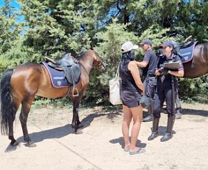 В Севастополе полицейские продолжают проводить профилактические беседы по противодействию мошенничеству с гостями и жителями города