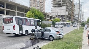 Водитель маршрутного автобуса погиб в ДТП в Севастополе